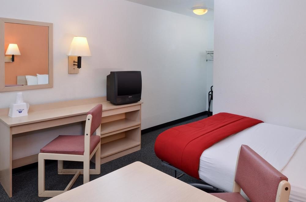 AMERICAS BEST VALUE INN 14/53