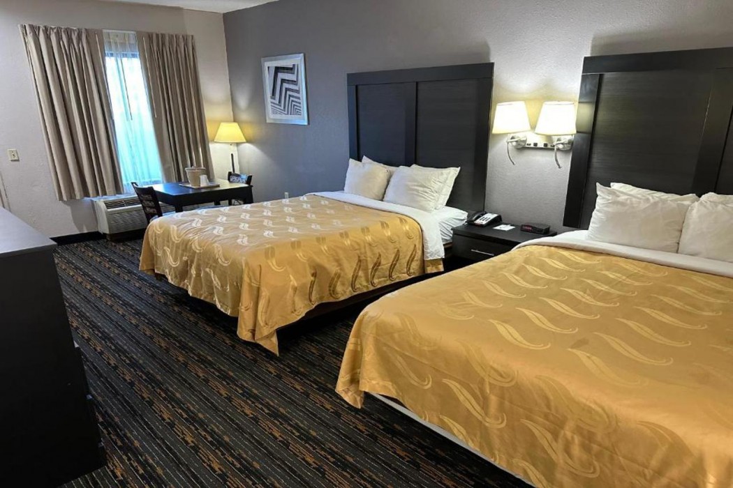 Quality Inn Ashland, KY 22/66