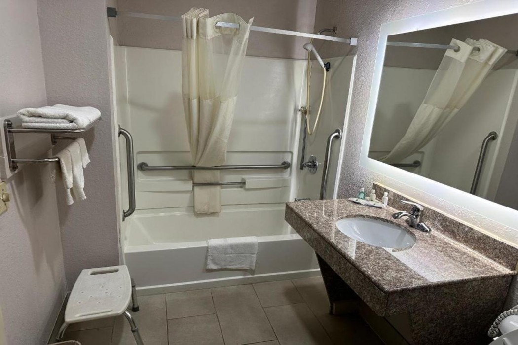 Quality Inn Ashland, KY 20/66