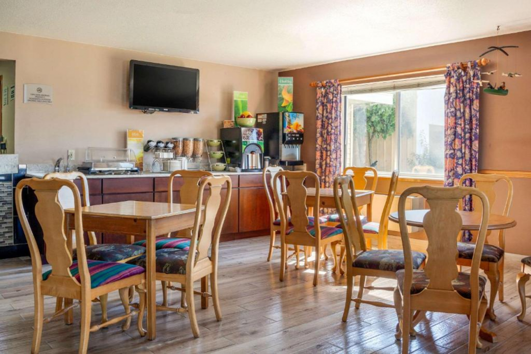 Quality Inn & Suites Prairie Du Chien 20/24