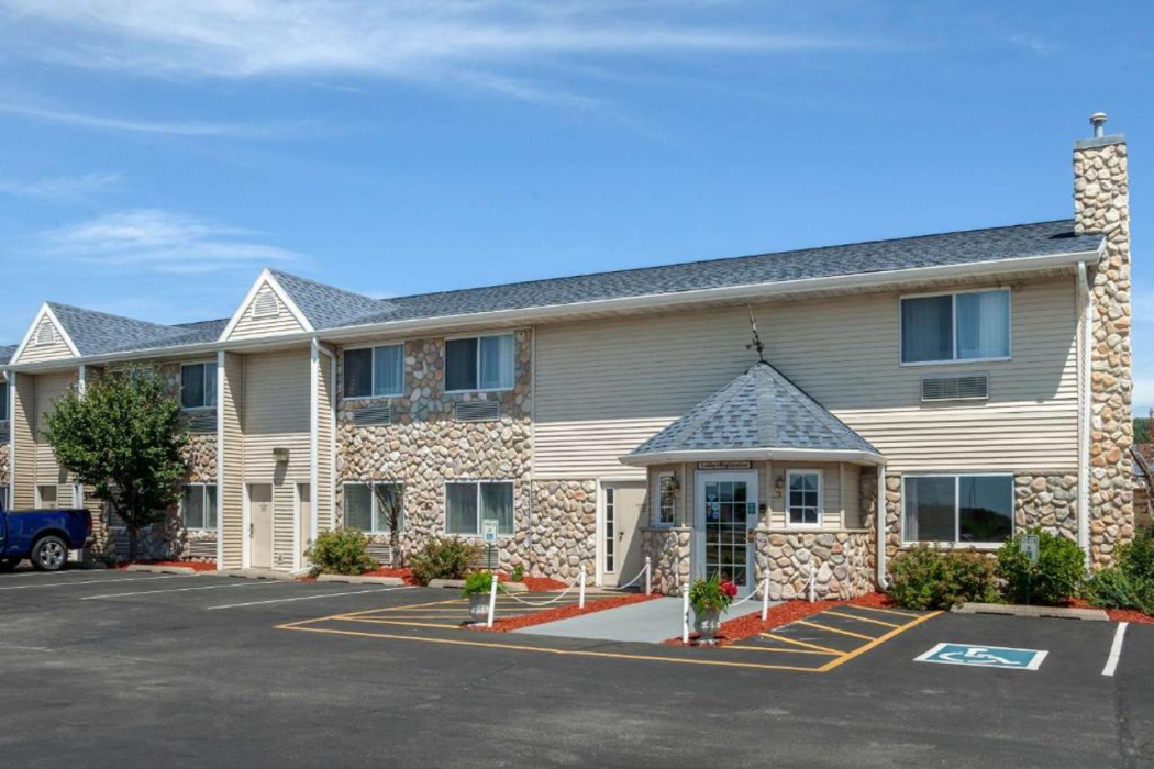 Quality Inn & Suites Prairie Du Chien 2/24