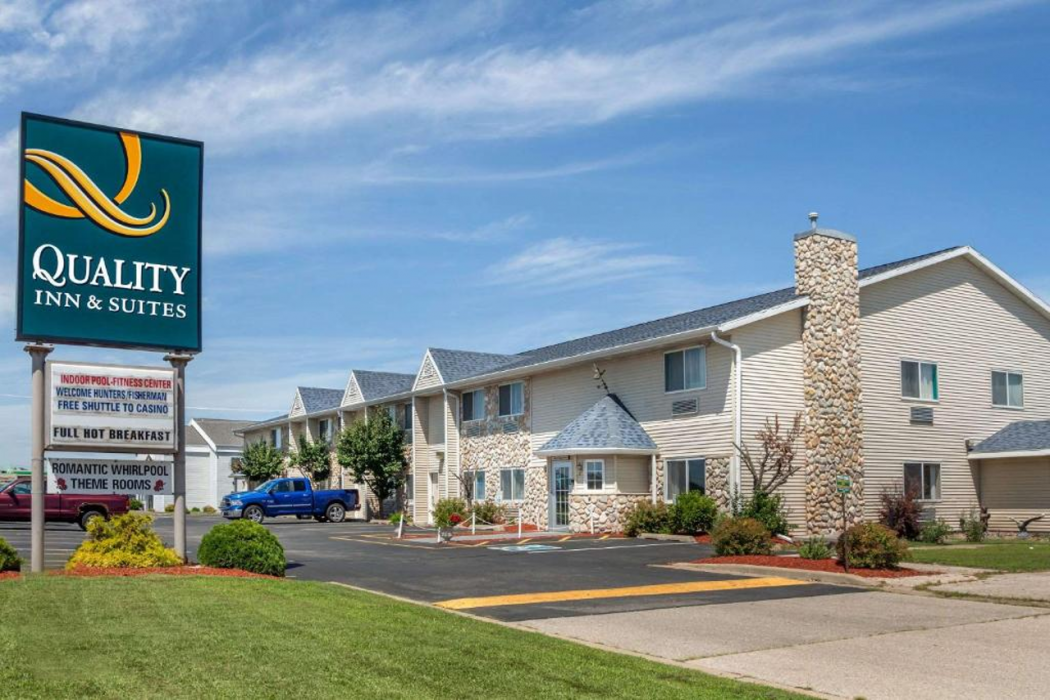 Quality Inn & Suites Prairie Du Chien 1/24