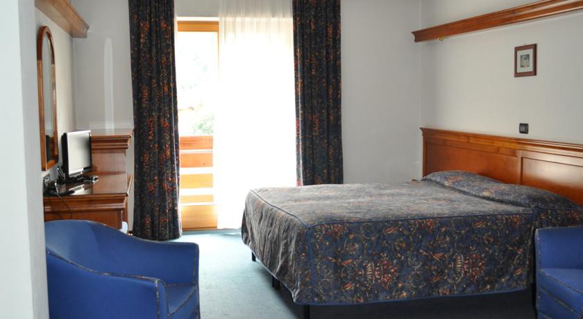 HOTEL TOURIST 14/54