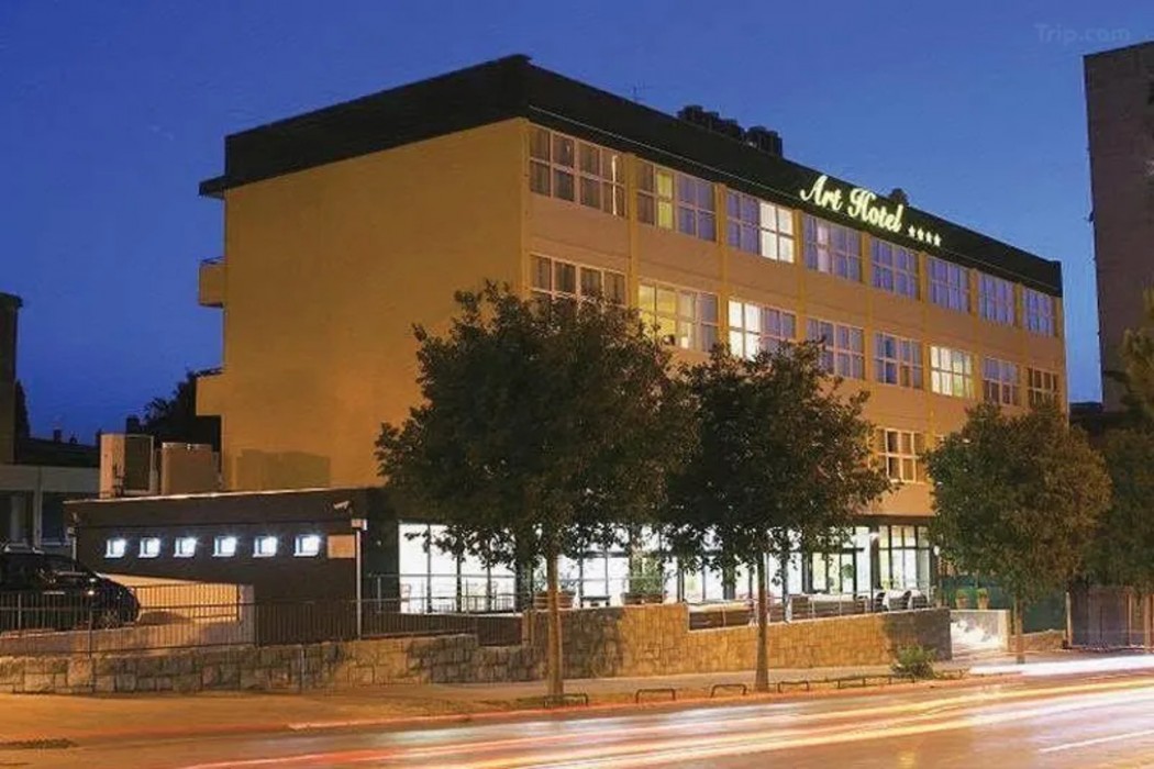 Art Hotel 9/80