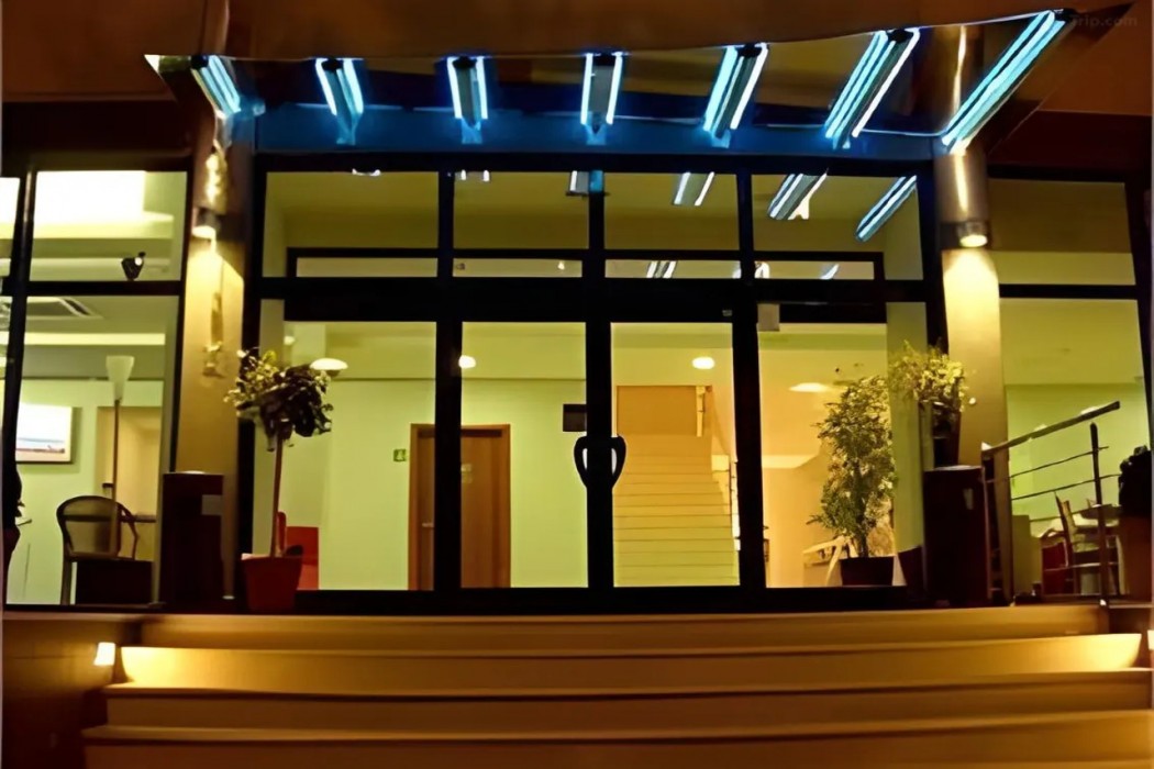 Art Hotel 10/80
