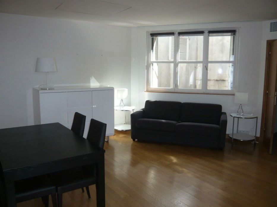 BRIDGESTREET DELUXE RESIDENCE APARTMENTS 16/18