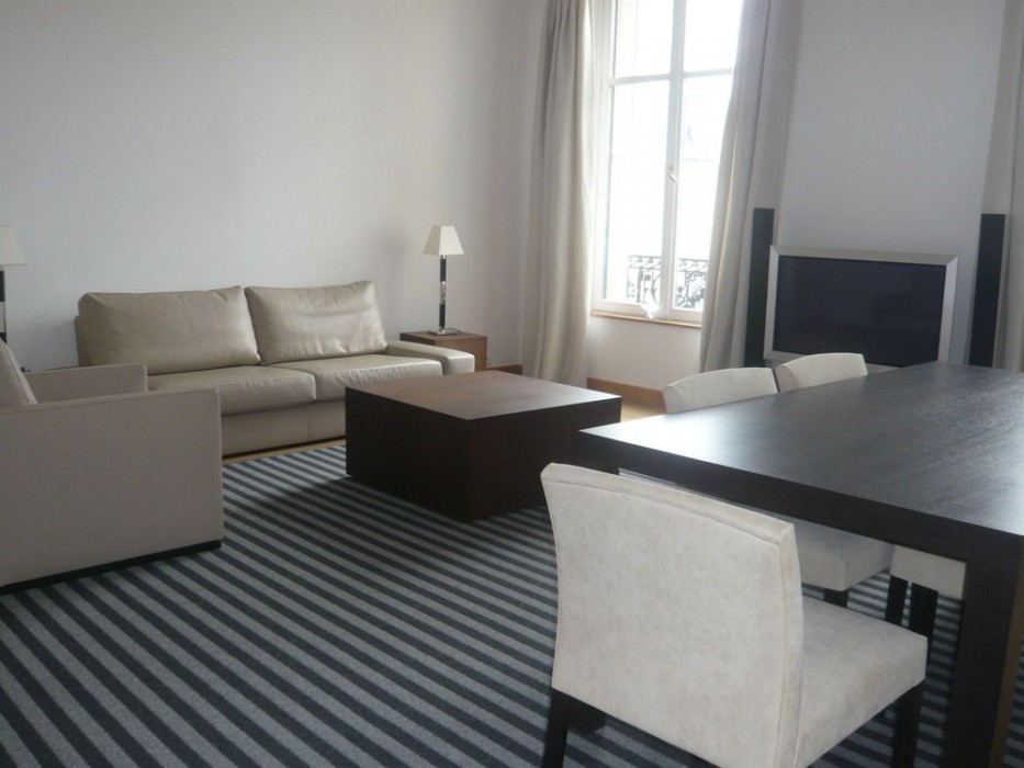 BRIDGESTREET DELUXE RESIDENCE APARTMENTS 17/18