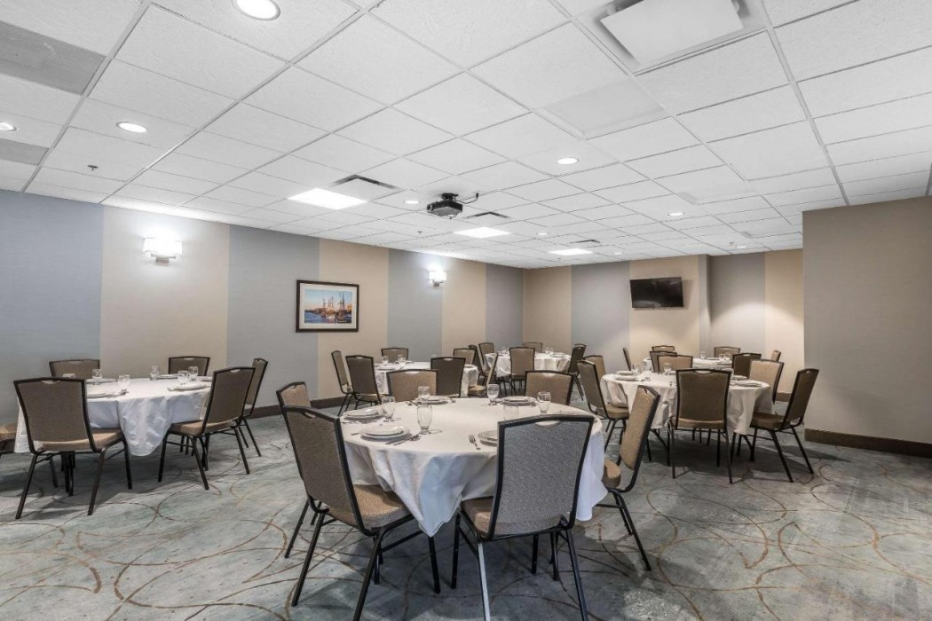 Comfort Inn Bay City-Riverfront 17/36