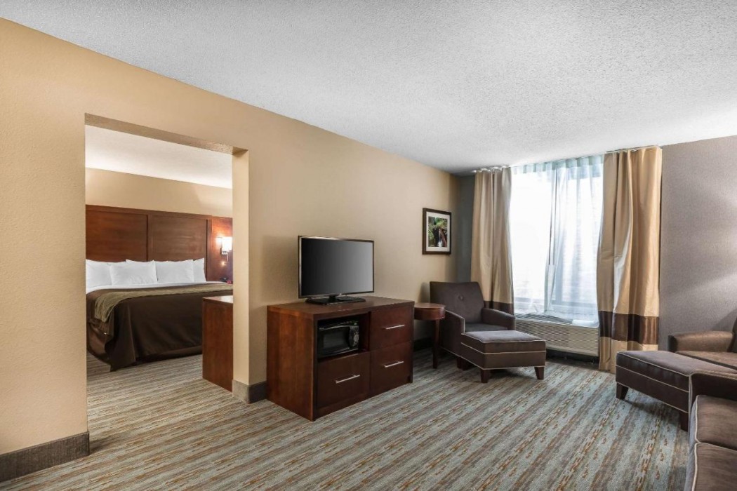 Comfort Inn Bay City-Riverfront 11/36