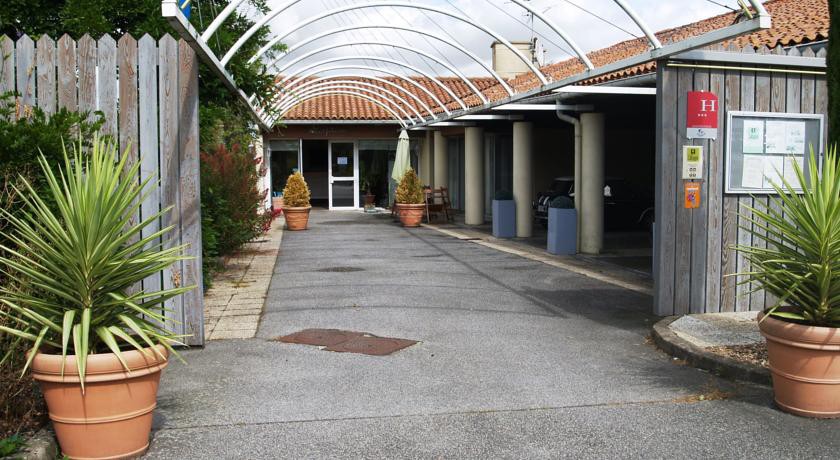 HOTEL AU RELAIS DES LILAS 1/24
