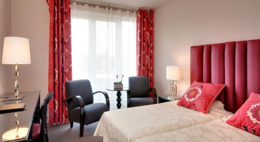 Grand Hotel De Solesmes 6/35