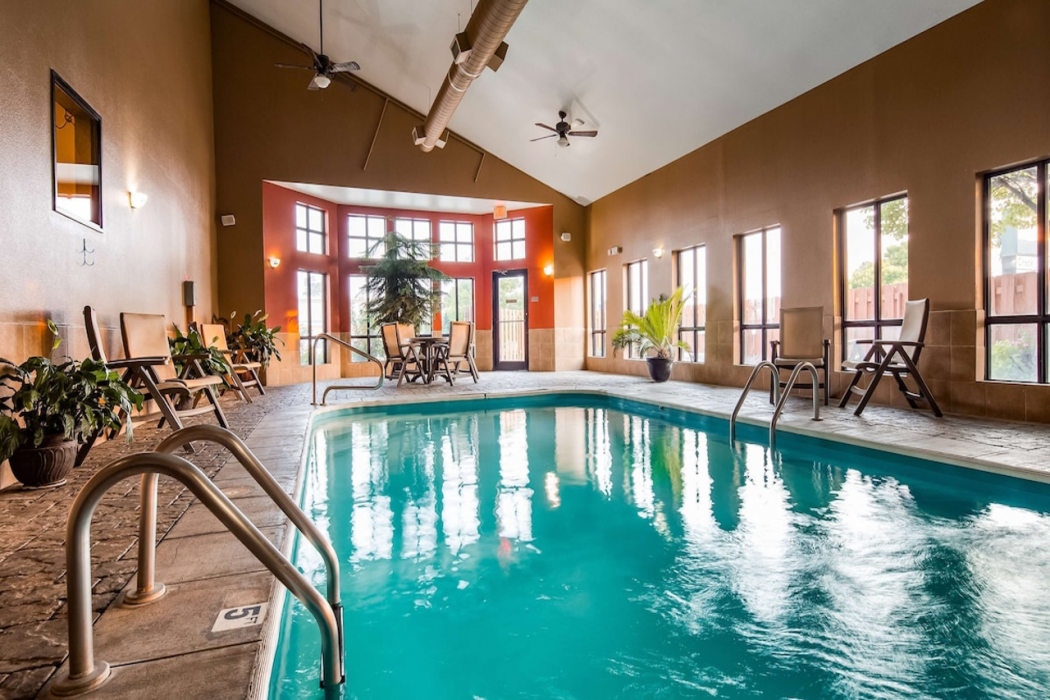 Best Western Plus Country Inn & Suites 24/35