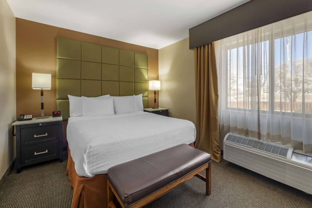 Best Western Plus Country Inn & Suites 13/35