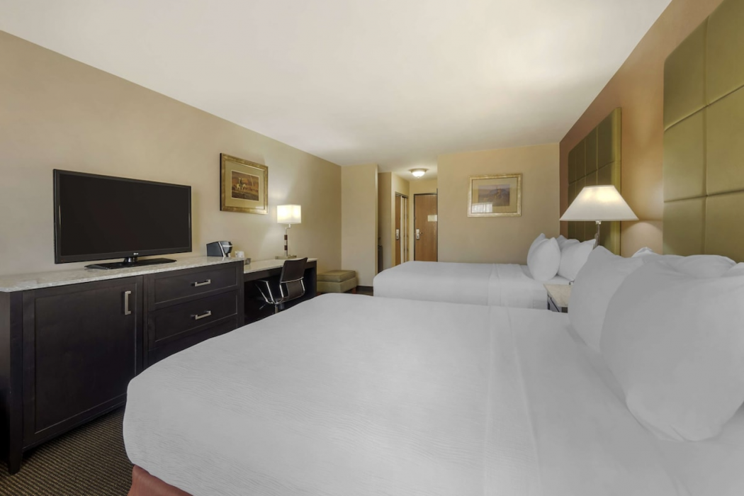 Best Western Plus Country Inn & Suites 14/35