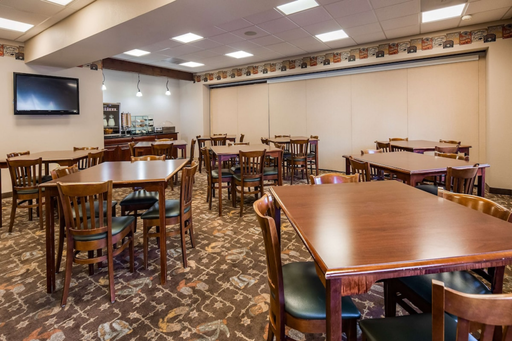 Best Western Plus Country Inn & Suites 20/35