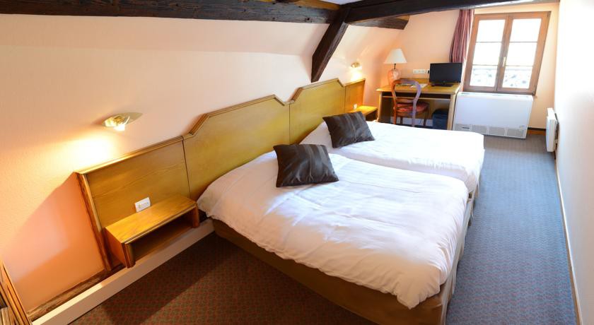 HOTEL DE LA CLOCHE 10/46