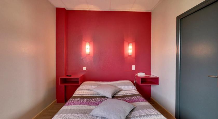 LOGIS AUBERGE DES VIEUX CHENES 6/25