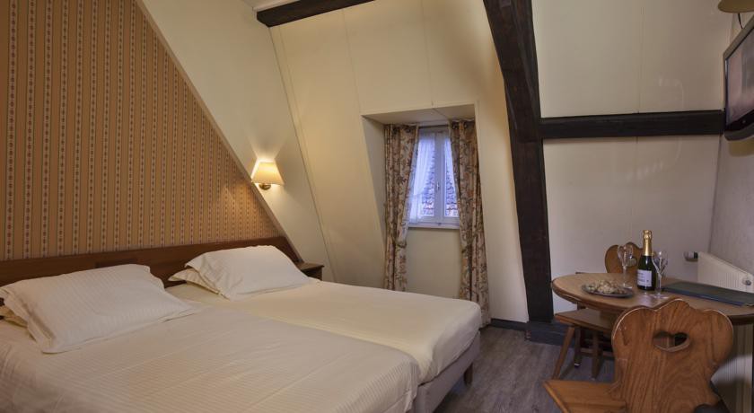 HOTEL DE LA TOUR 10/67