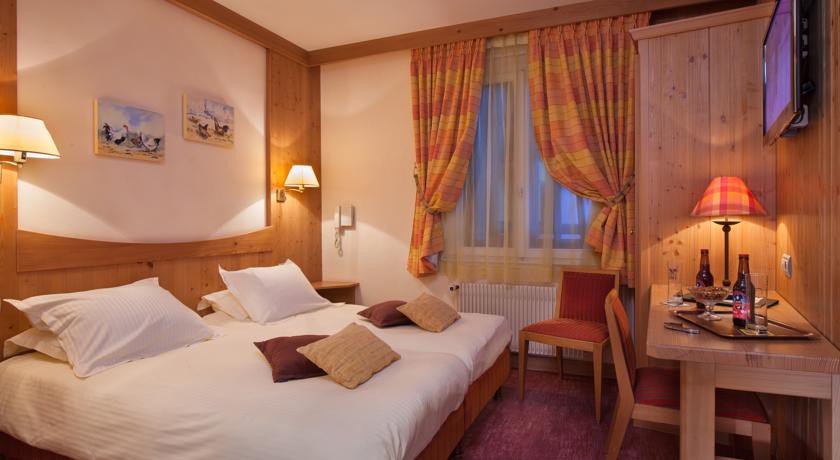 HOTEL DE LA TOUR 11/67