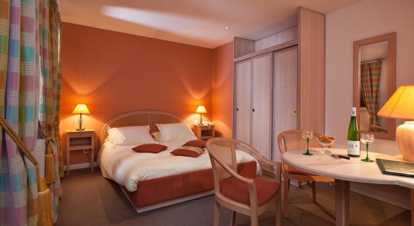 HOTEL DE LA TOUR 9/67