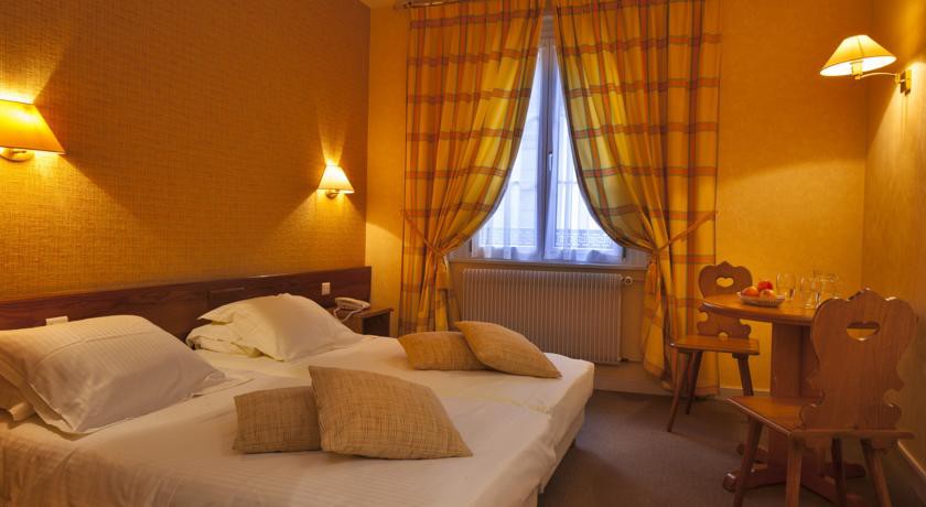HOTEL DE LA TOUR 18/67