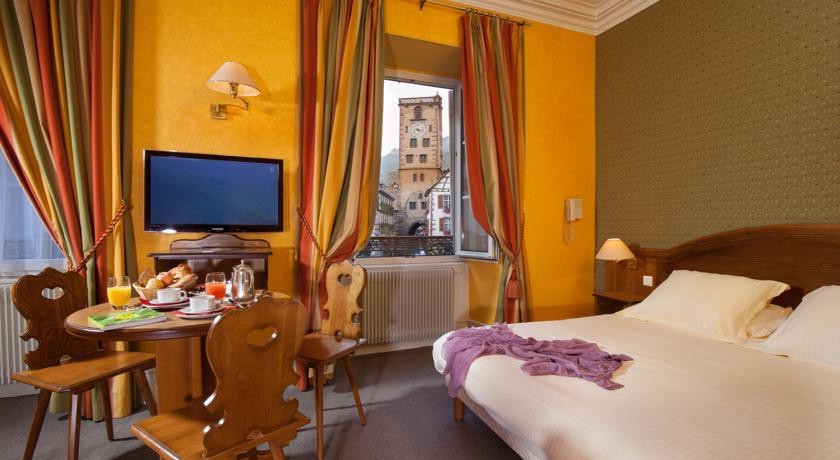 HOTEL DE LA TOUR 15/67
