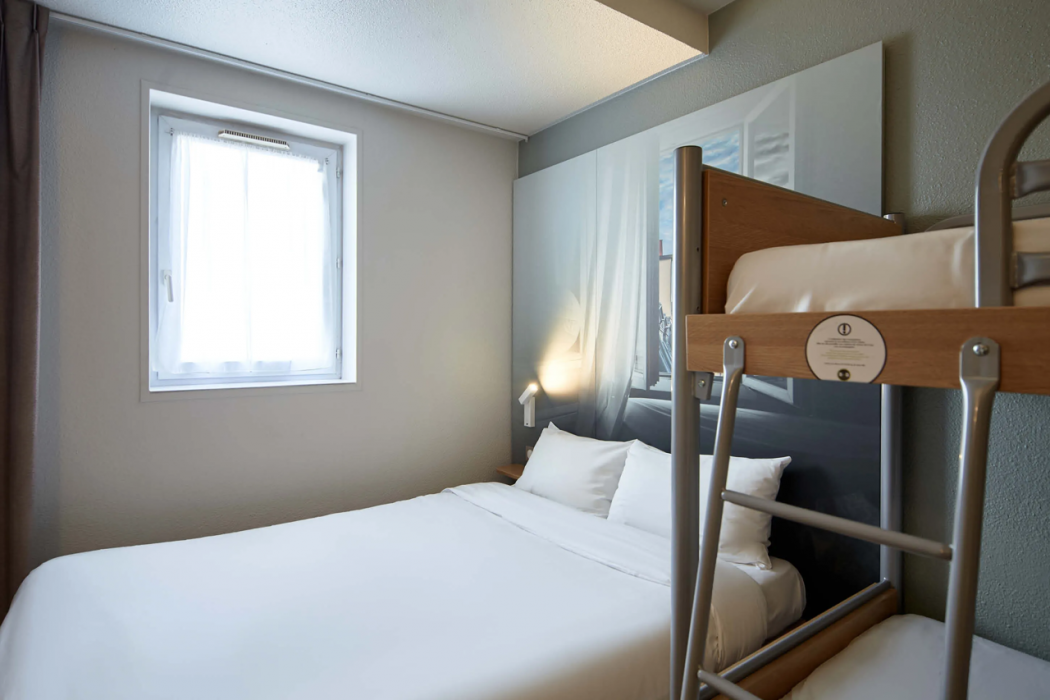 B&B Hotel Maurepas 8/25