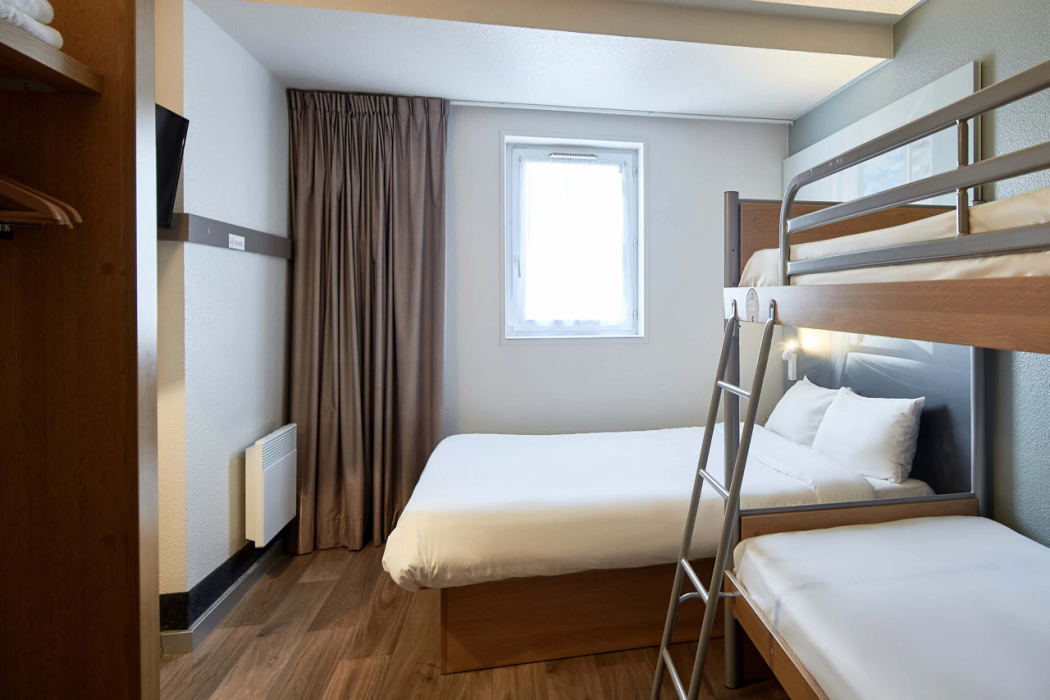 B&B Hotel Maurepas 7/25