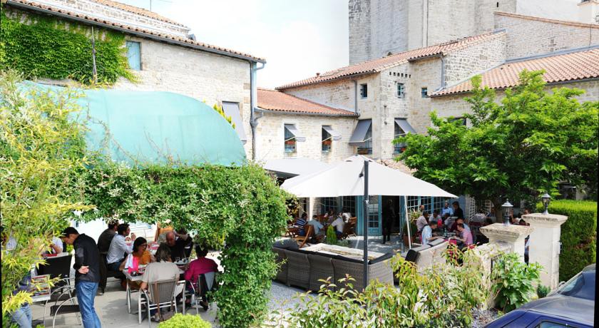 HOSTELLERIE DE L'ABBAYE 1/18