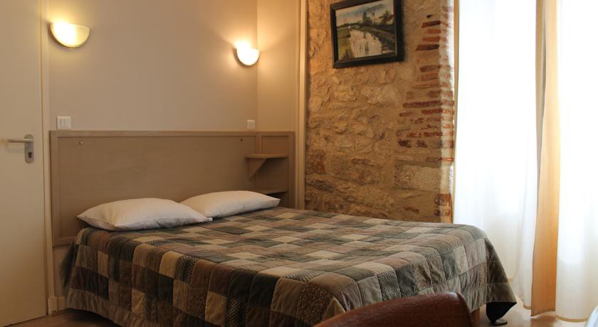 AUBERGE DE LA TOUR 6/26