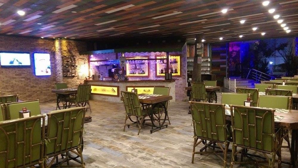 LA VELLA HOTEL 5/9