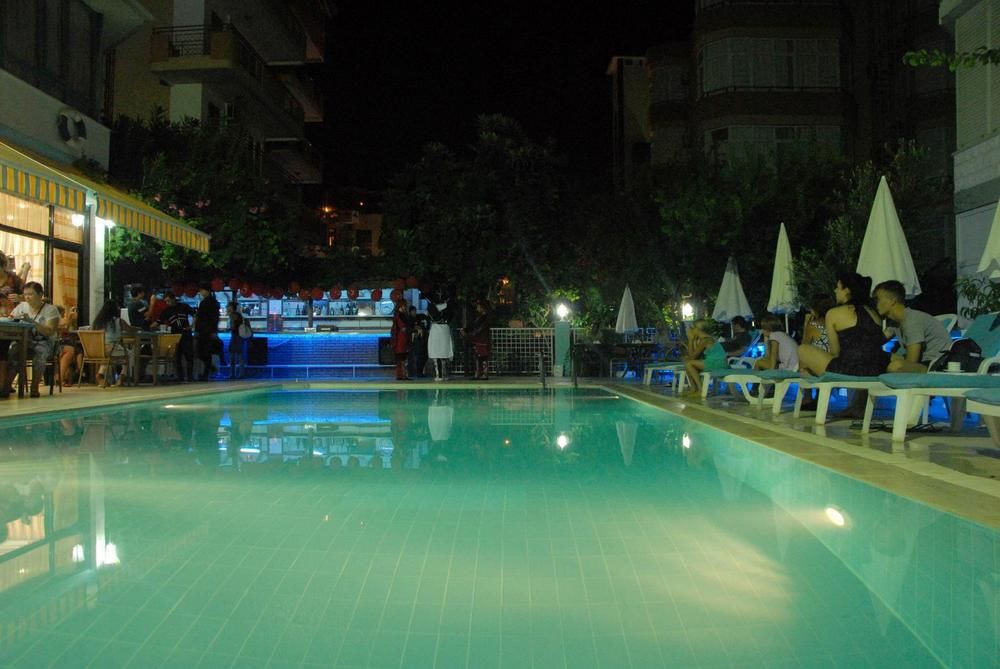 LA VELLA HOTEL 8/9