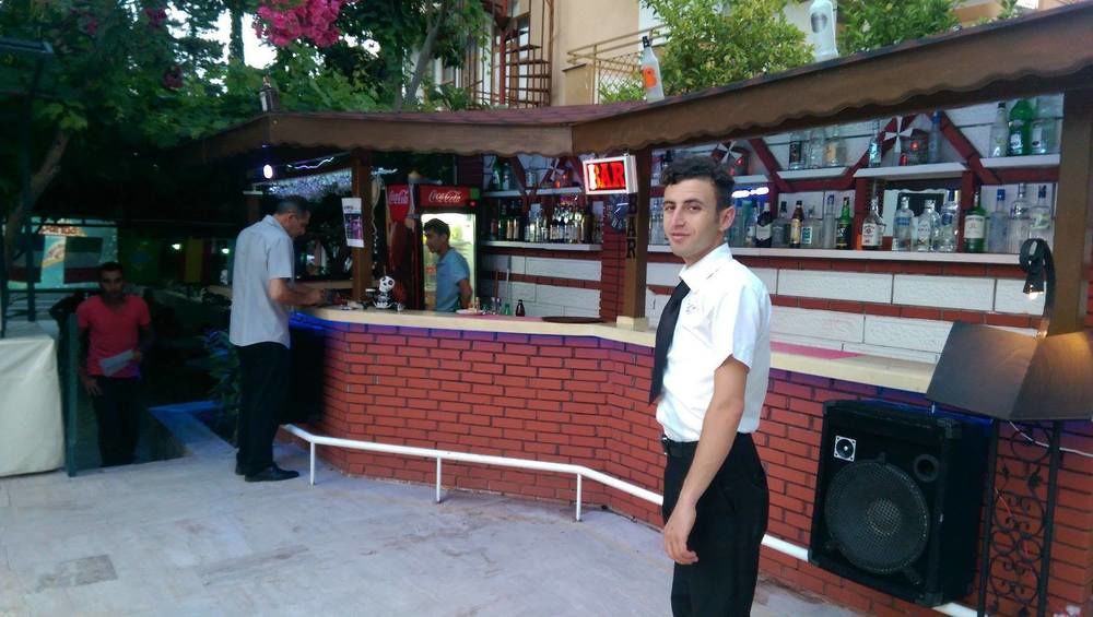 LA VELLA HOTEL 7/9