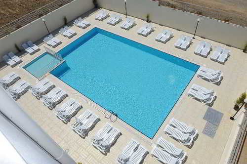 A Hotel Side 24/54