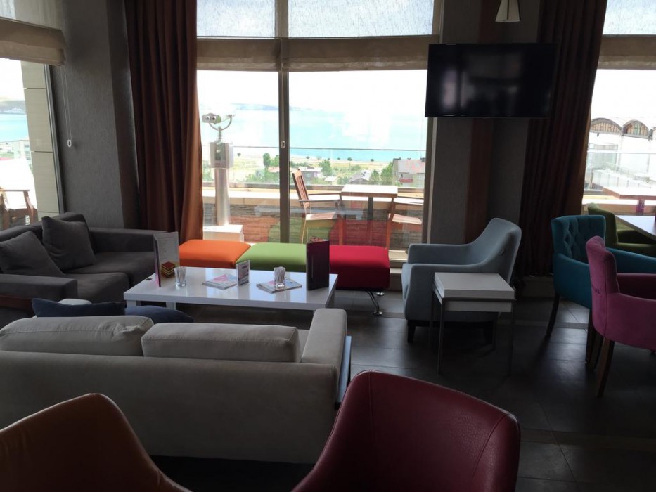 THE CRATER HOTEL 17/24
