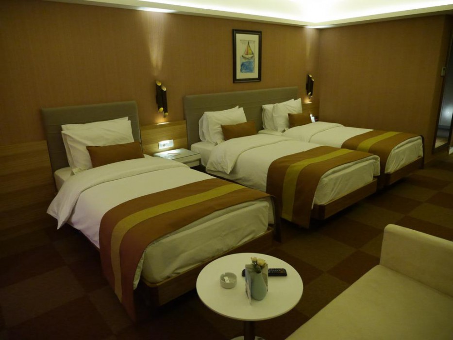THE CRATER HOTEL 3/24