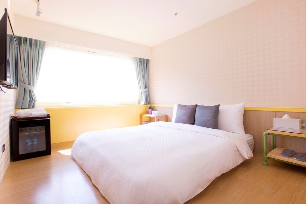 DELUXE DOUBLE ROOM (WITH WINDOW)