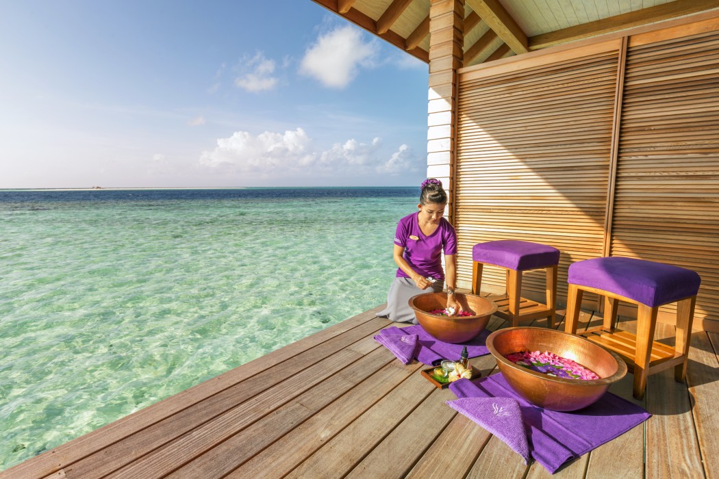 HURAWALHI ISLAND RESORT MALDIVES 27/99