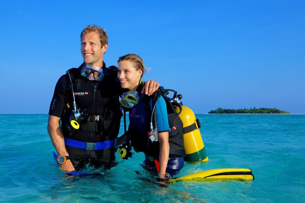 HURAWALHI ISLAND RESORT MALDIVES 40/99