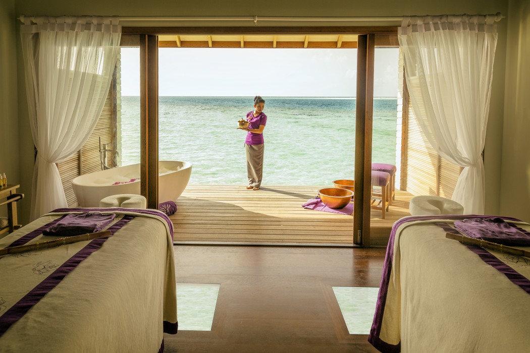 HURAWALHI ISLAND RESORT MALDIVES 28/99