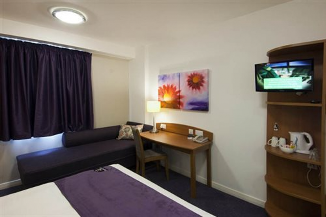 Premier Inn Glasgow East 10/22