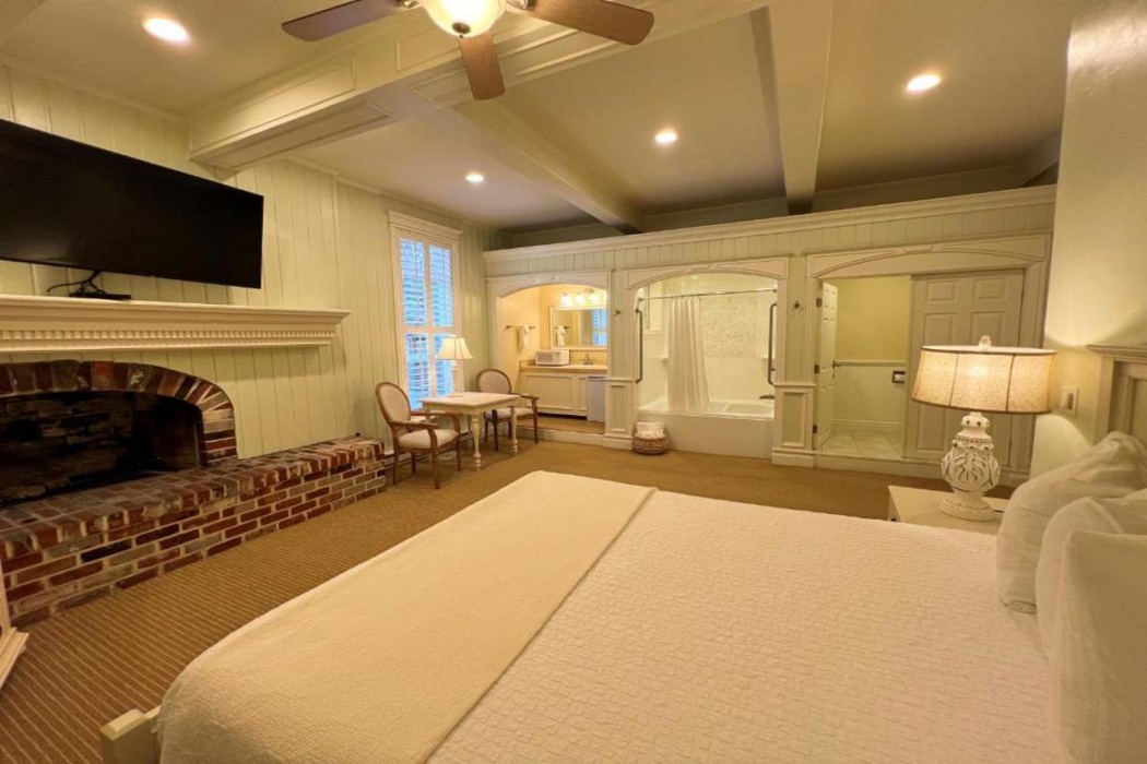 Best Western Grandma's Feather Bed 16/44