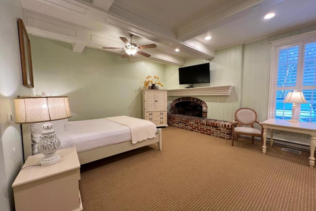 Best Western Grandma's Feather Bed 11/44