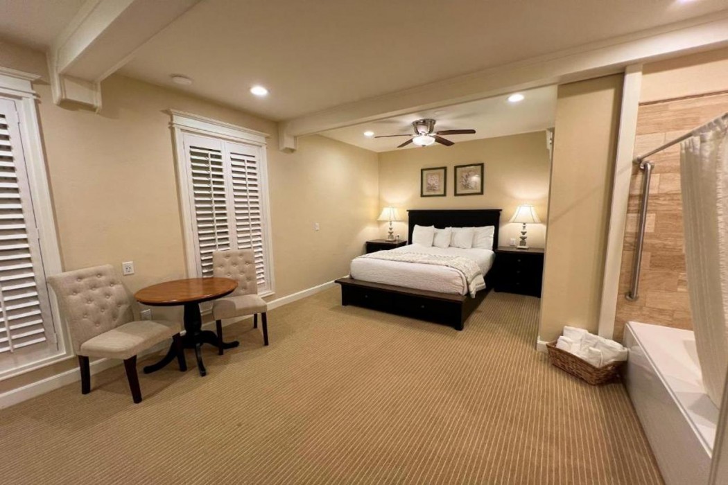 Best Western Grandma's Feather Bed 18/44