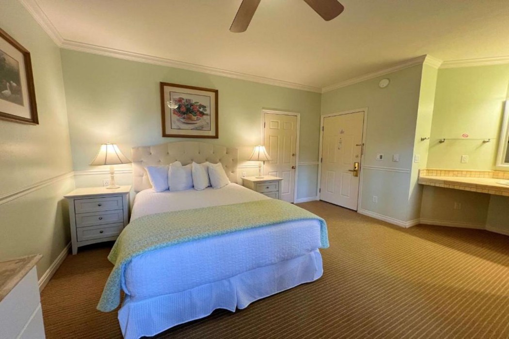 Best Western Grandma's Feather Bed 9/44