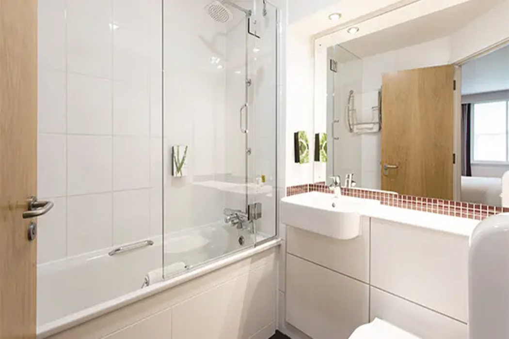 Premier Inn London Hayes Heathrow (North A4020) 6/24