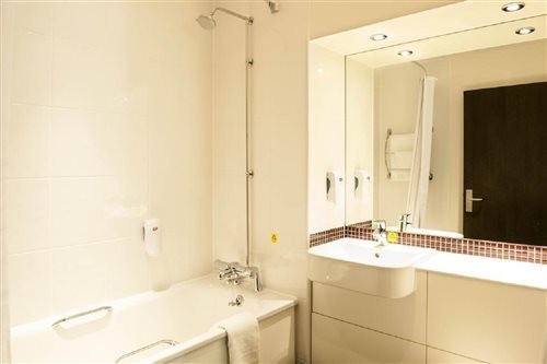 Premier Inn London Holborn 8/35