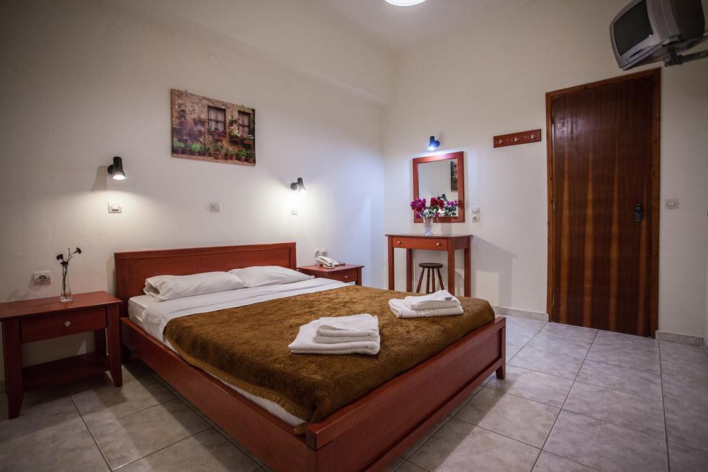 Ammoudi Hotel 8/45