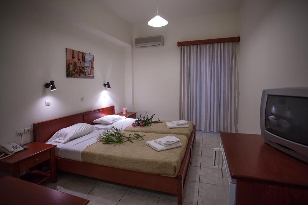 Ammoudi Hotel 7/45
