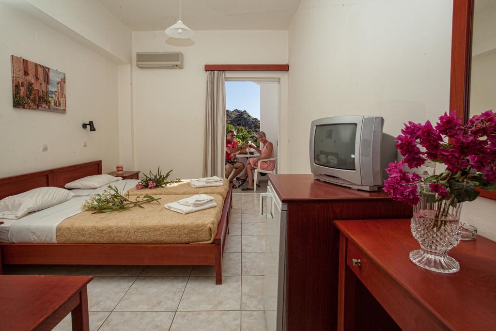 Ammoudi Hotel 11/45